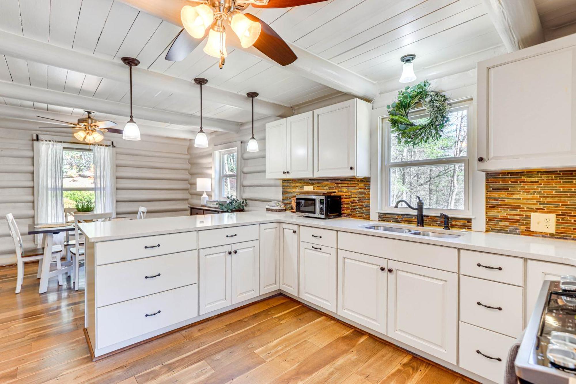 Dog-Friendly Hiawassee Cabin With Decks And Fire Pit! 외부 사진