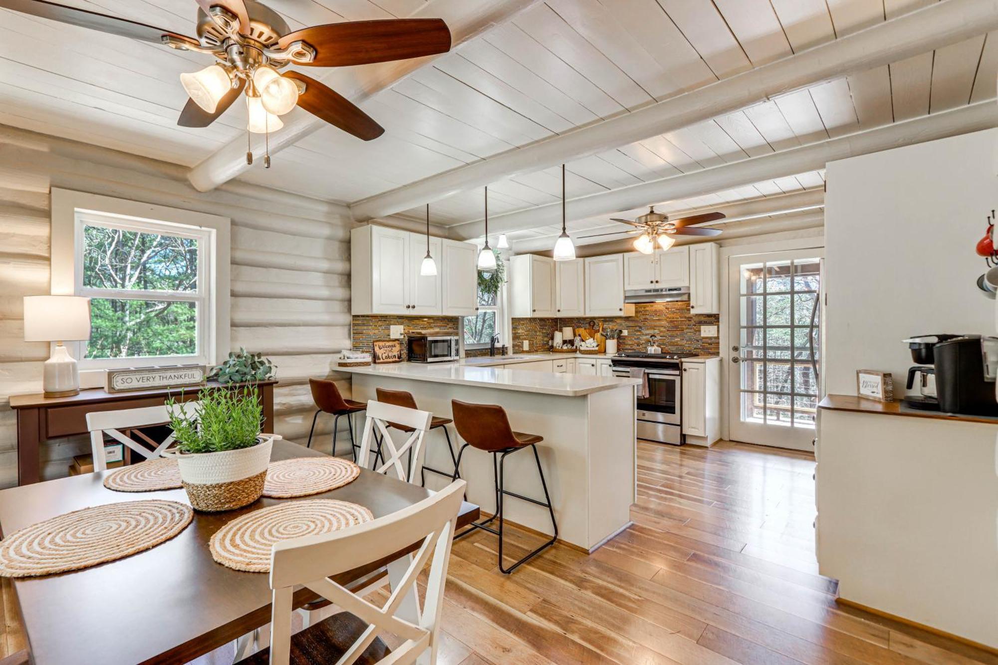 Dog-Friendly Hiawassee Cabin With Decks And Fire Pit! 외부 사진