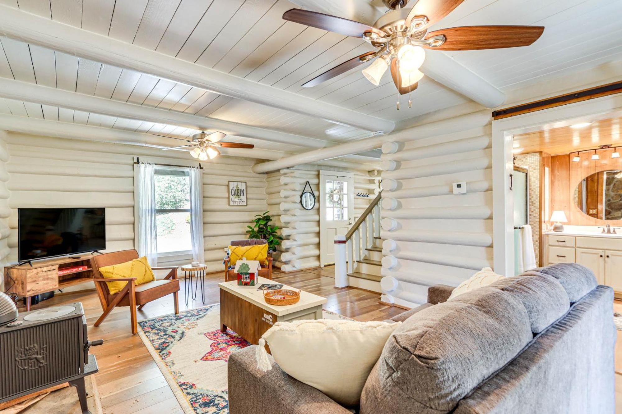 Dog-Friendly Hiawassee Cabin With Decks And Fire Pit! 외부 사진
