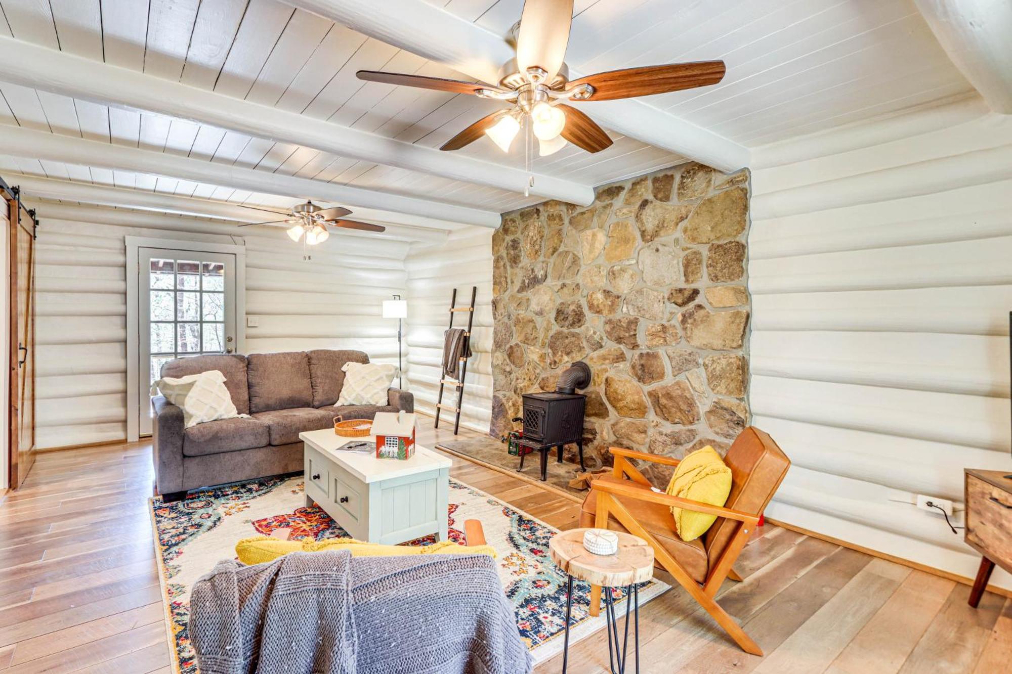 Dog-Friendly Hiawassee Cabin With Decks And Fire Pit! 외부 사진