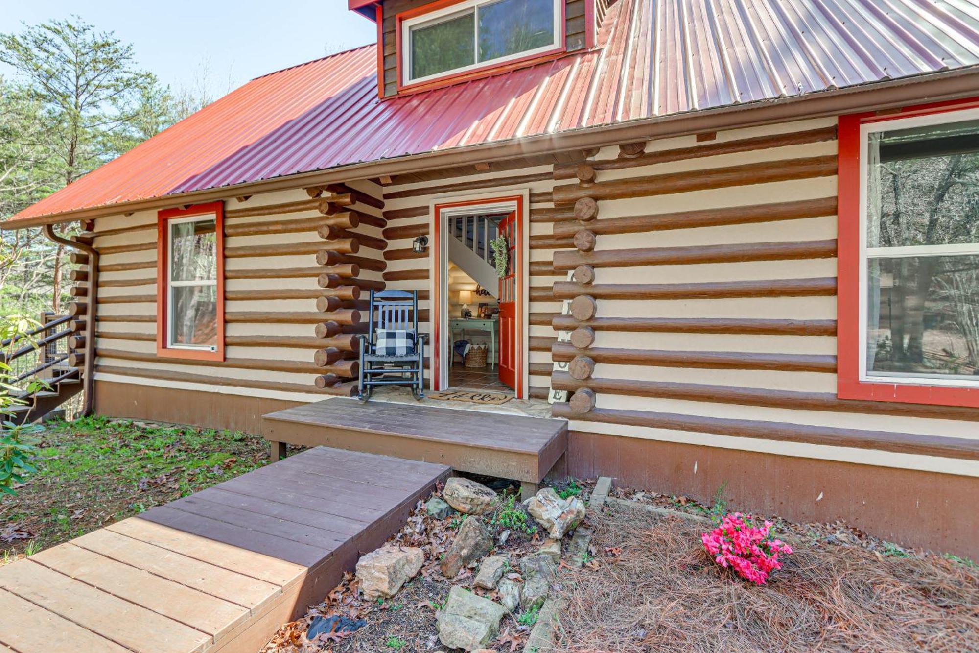 Dog-Friendly Hiawassee Cabin With Decks And Fire Pit! 외부 사진