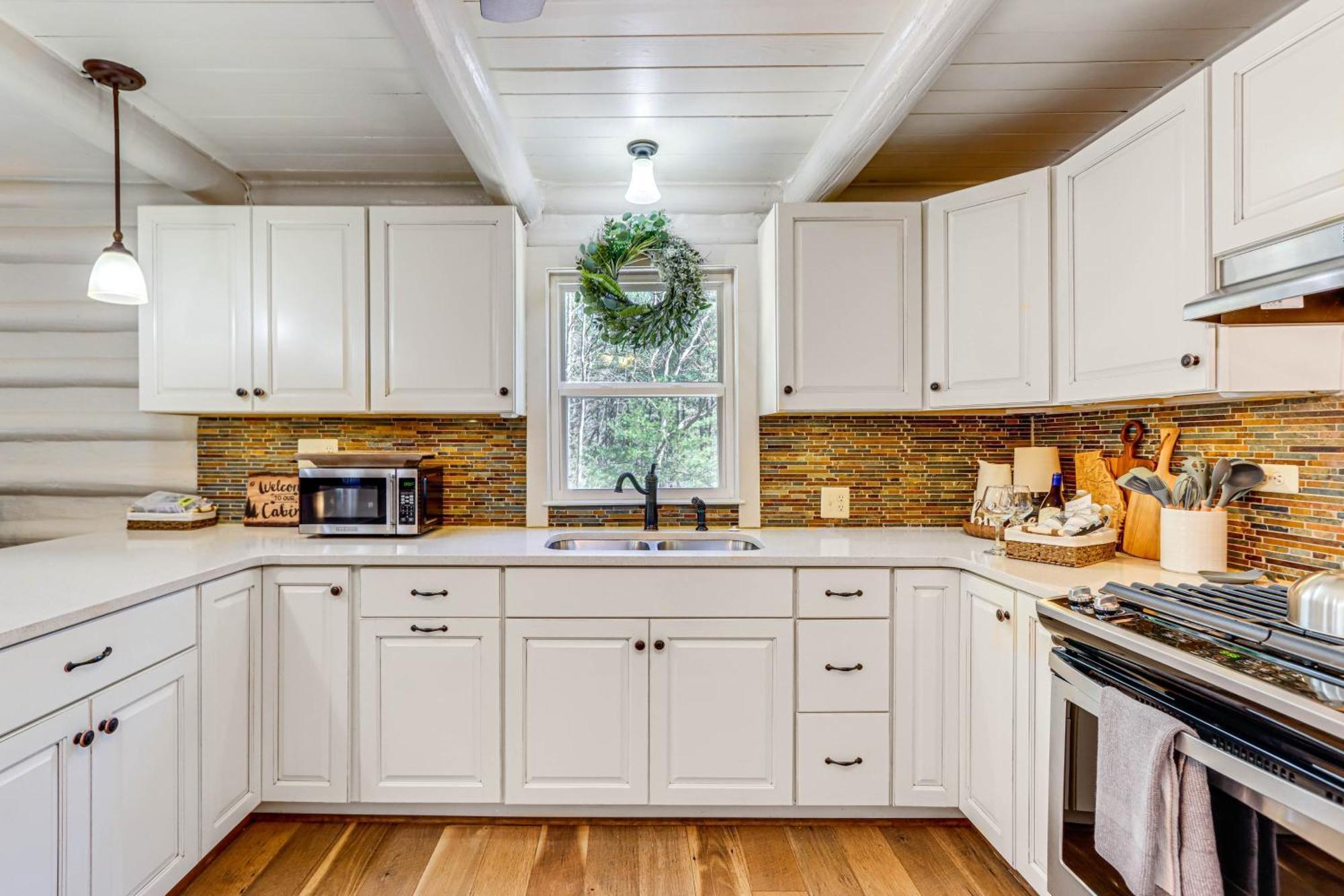 Dog-Friendly Hiawassee Cabin With Decks And Fire Pit! 외부 사진