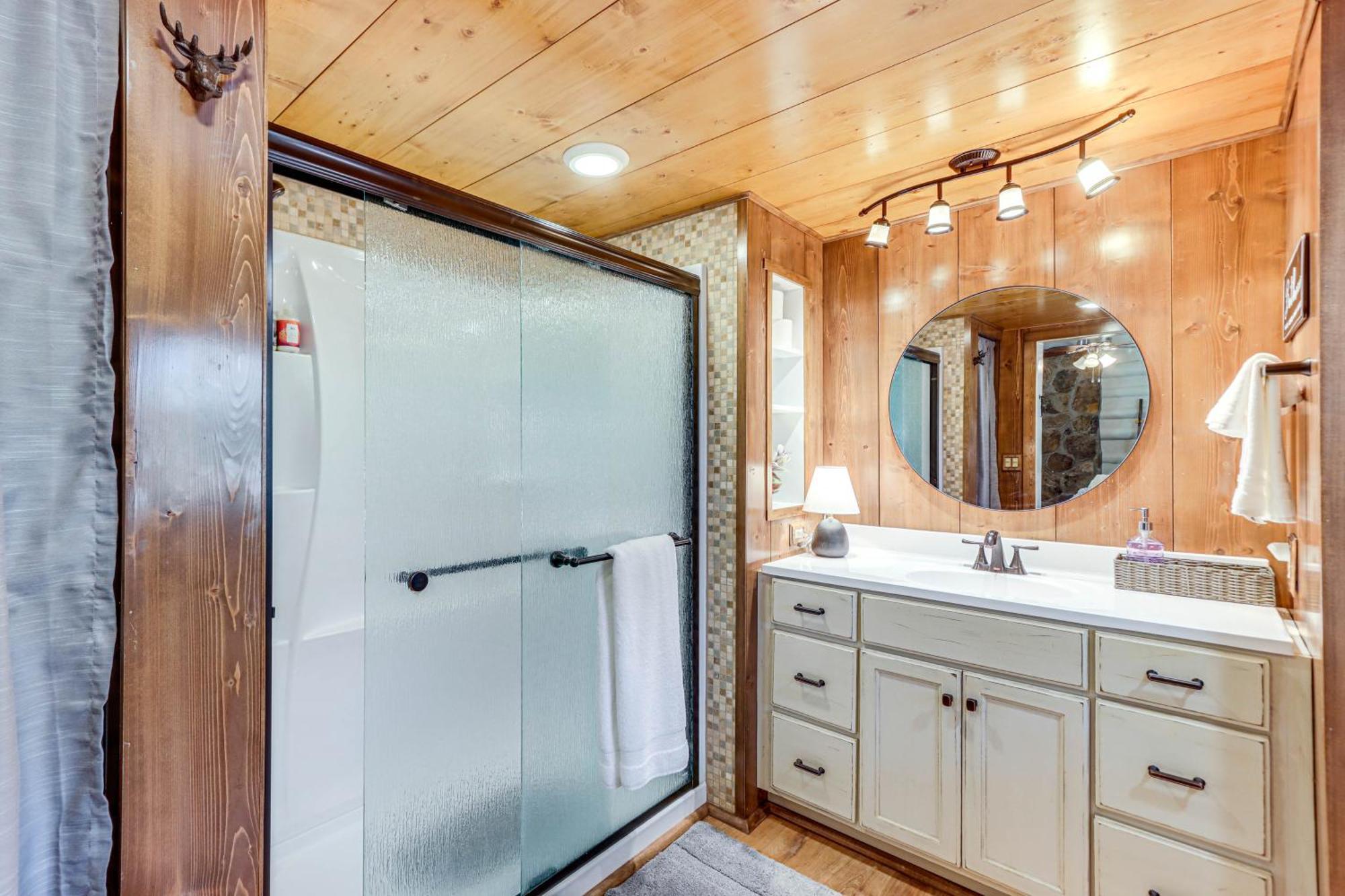 Dog-Friendly Hiawassee Cabin With Decks And Fire Pit! 외부 사진