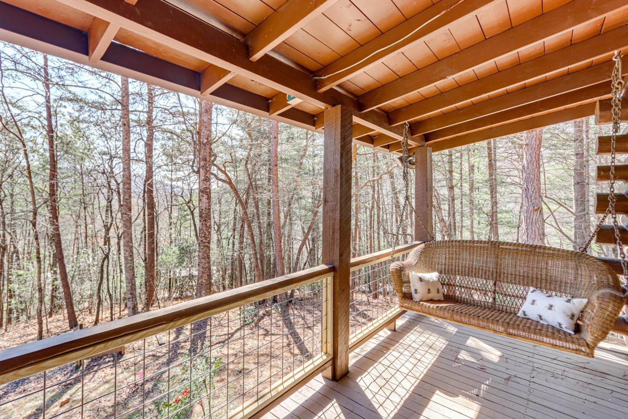 Dog-Friendly Hiawassee Cabin With Decks And Fire Pit! 외부 사진