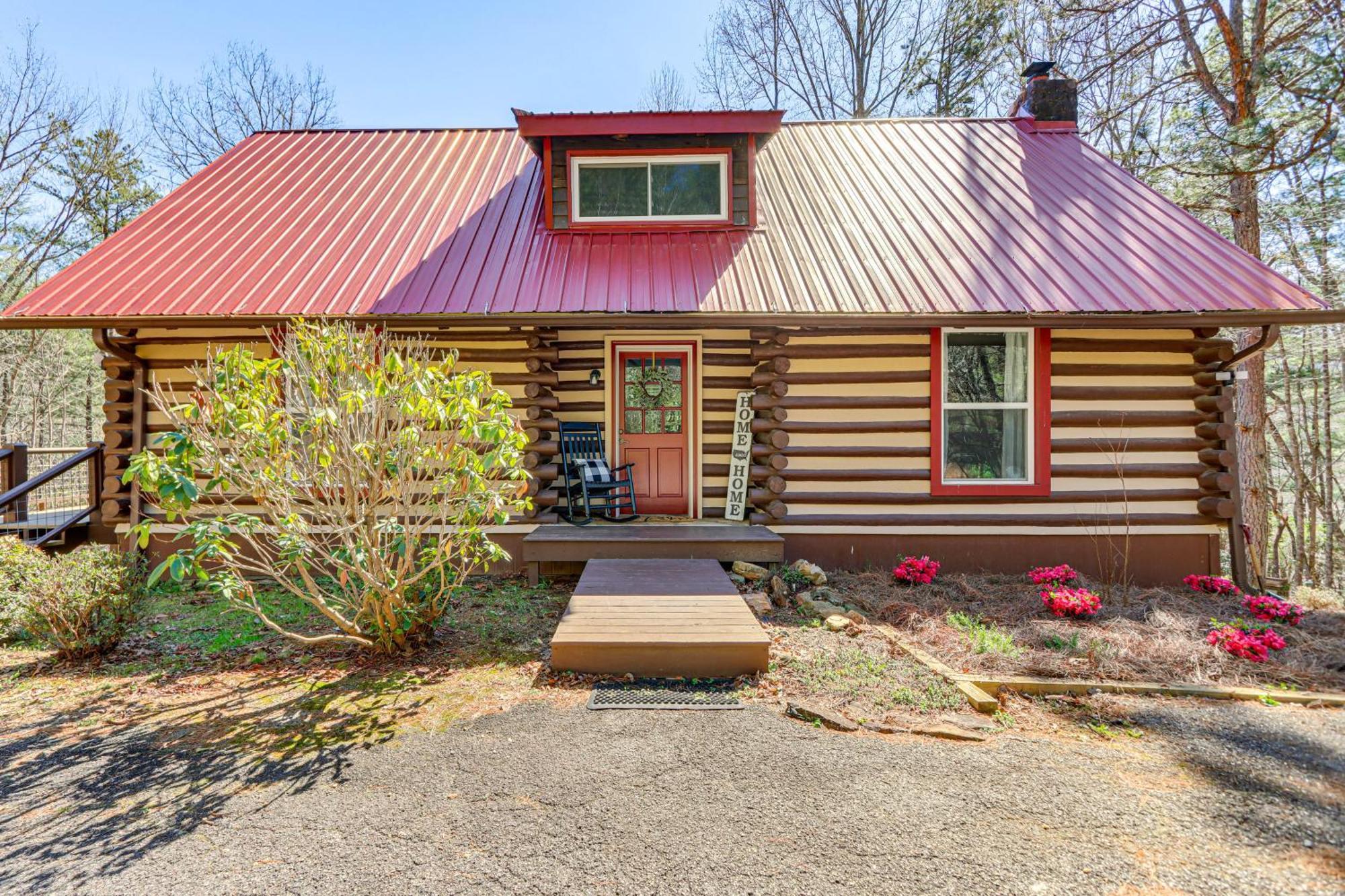 Dog-Friendly Hiawassee Cabin With Decks And Fire Pit! 외부 사진