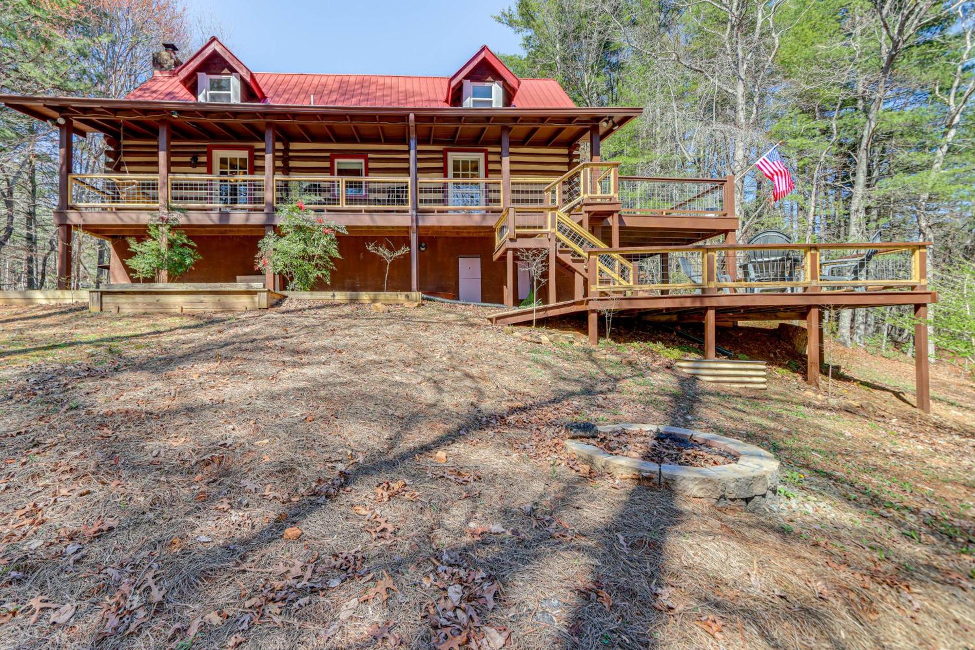 Dog-Friendly Hiawassee Cabin With Decks And Fire Pit! 외부 사진