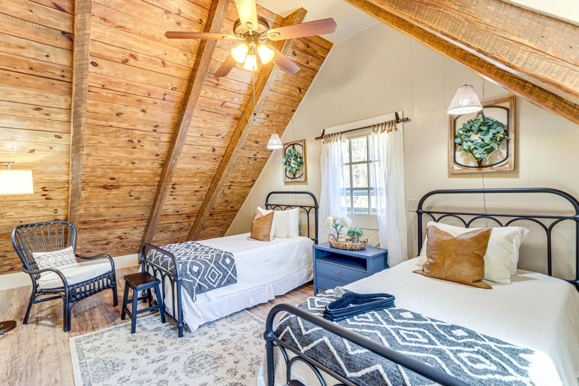 Dog-Friendly Hiawassee Cabin With Decks And Fire Pit! 외부 사진